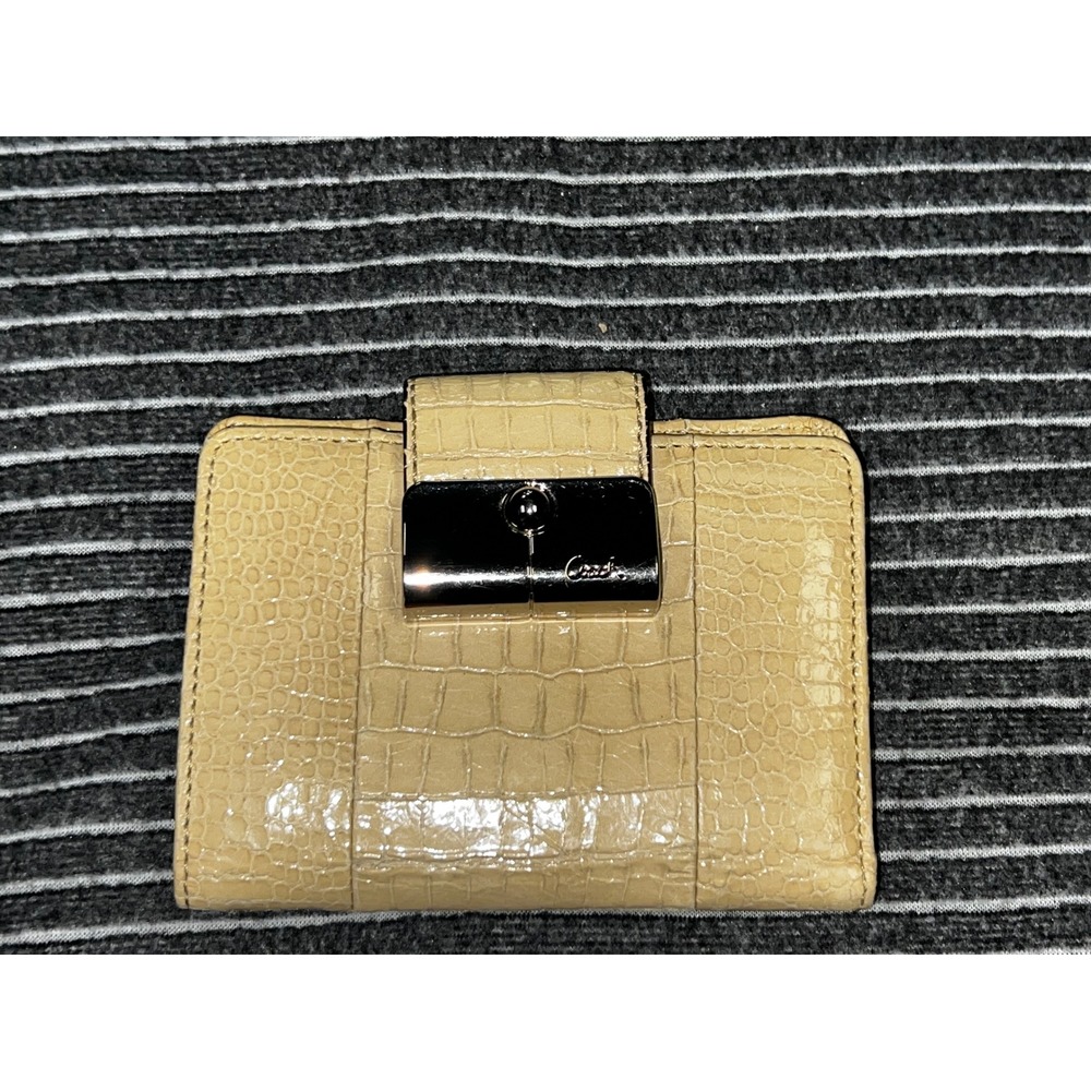 Coach Beige Croc Embossed Patent Leather Bifold Wallet Silver Push Lock Lavender - Picture 2 of 11